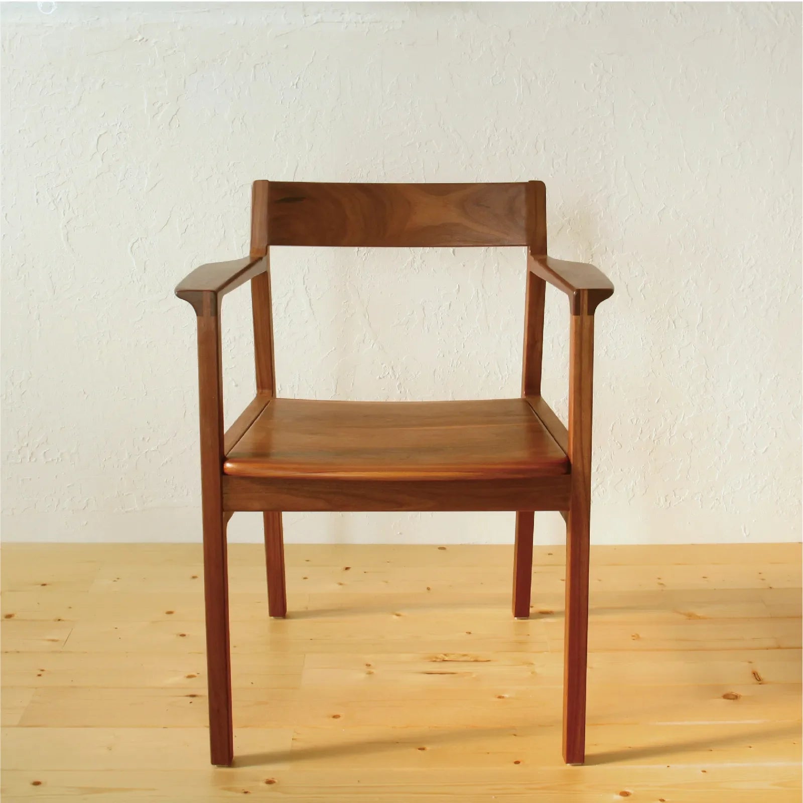 CH03 Arm Chair