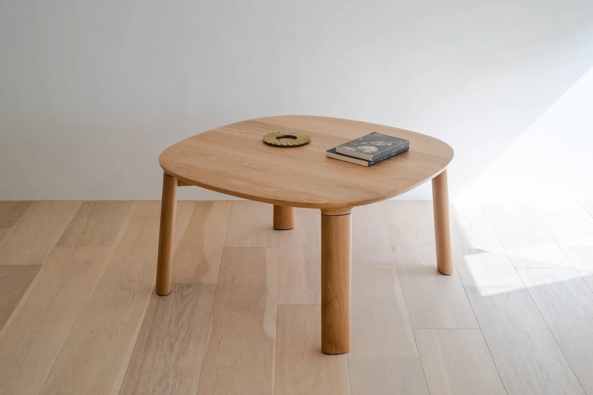 E03 Low Table