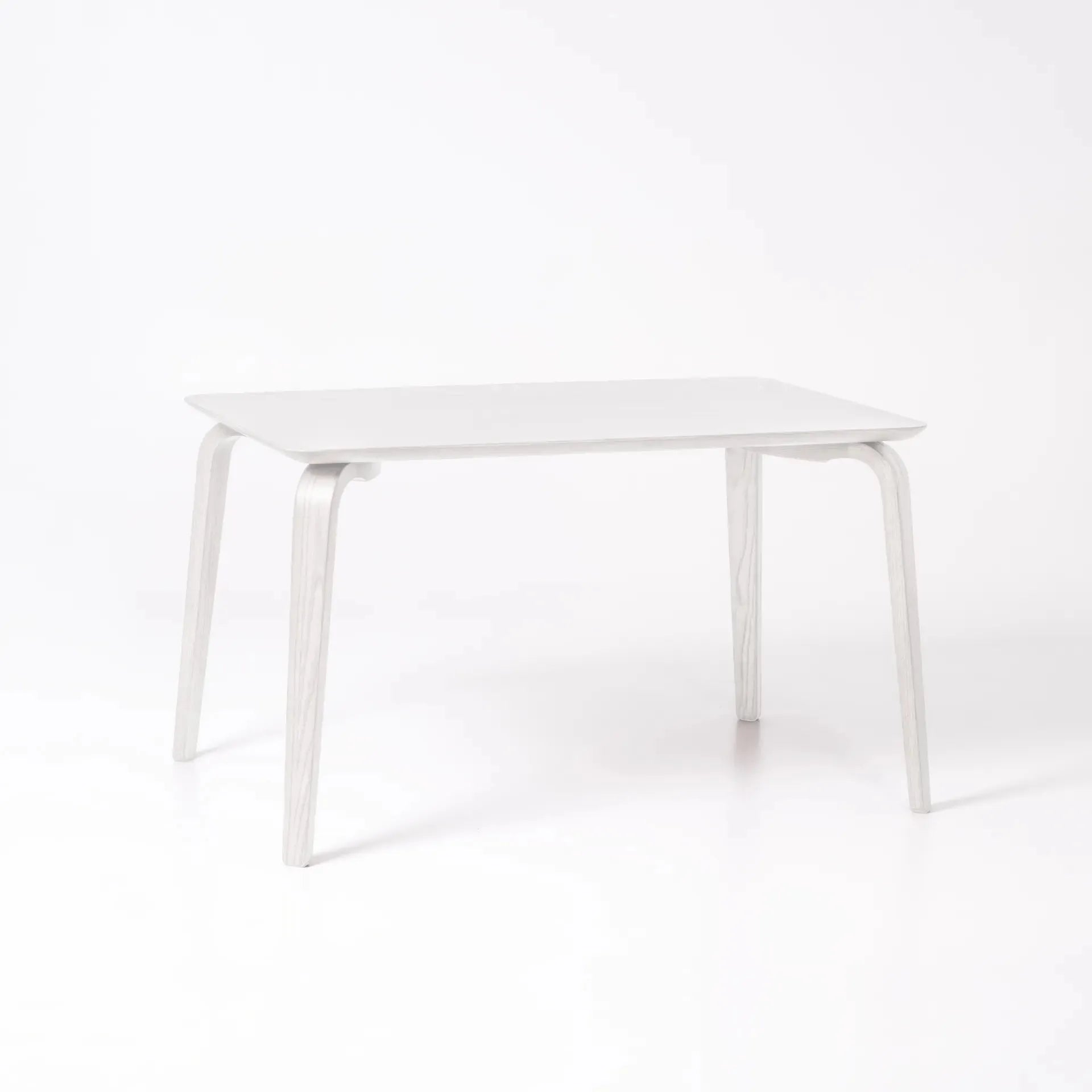 溪畔餐桌 Yy table