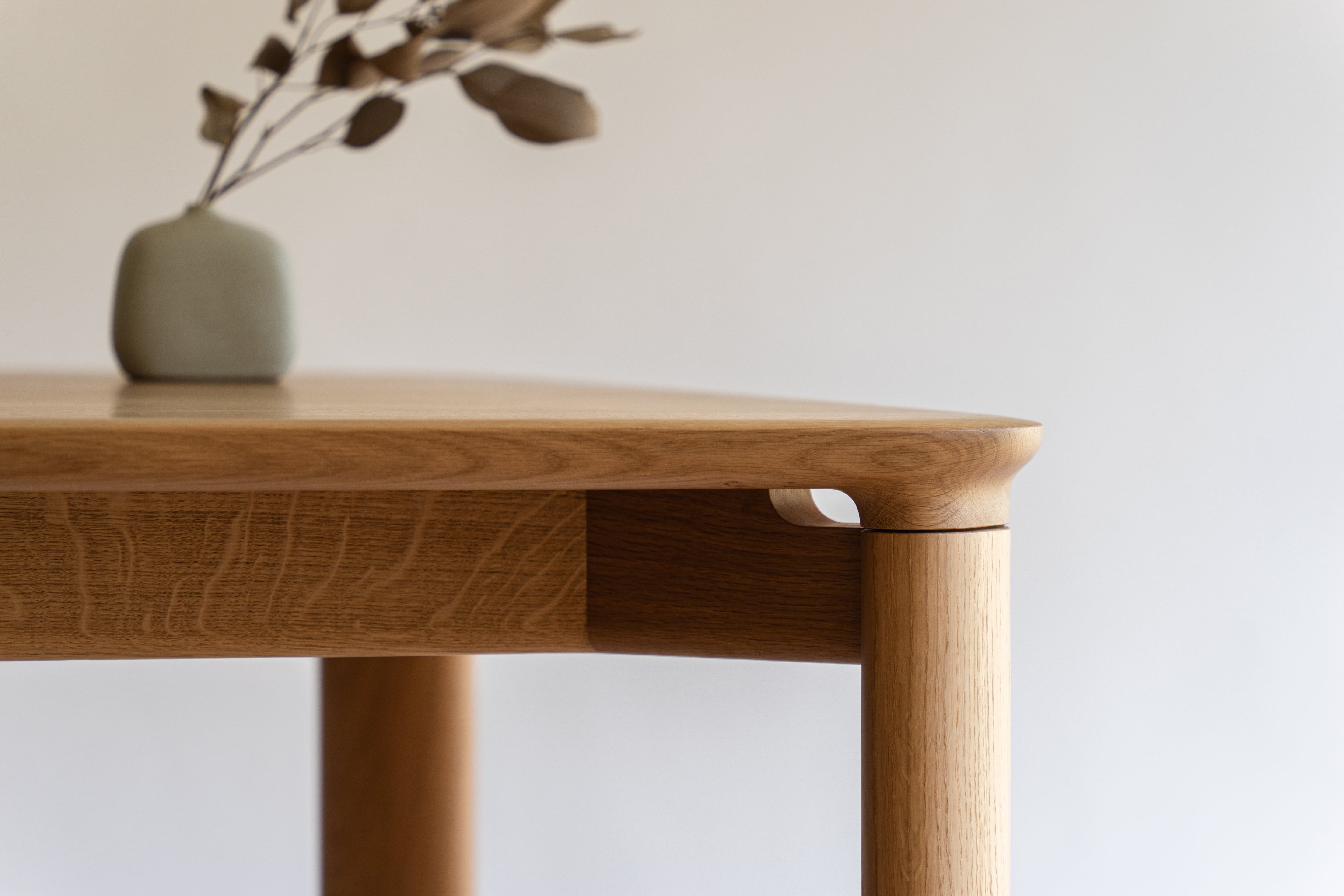 E02L Table