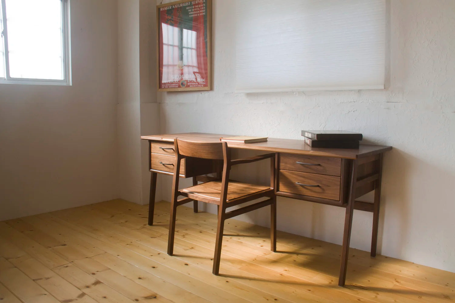 CH03 Arm Chair