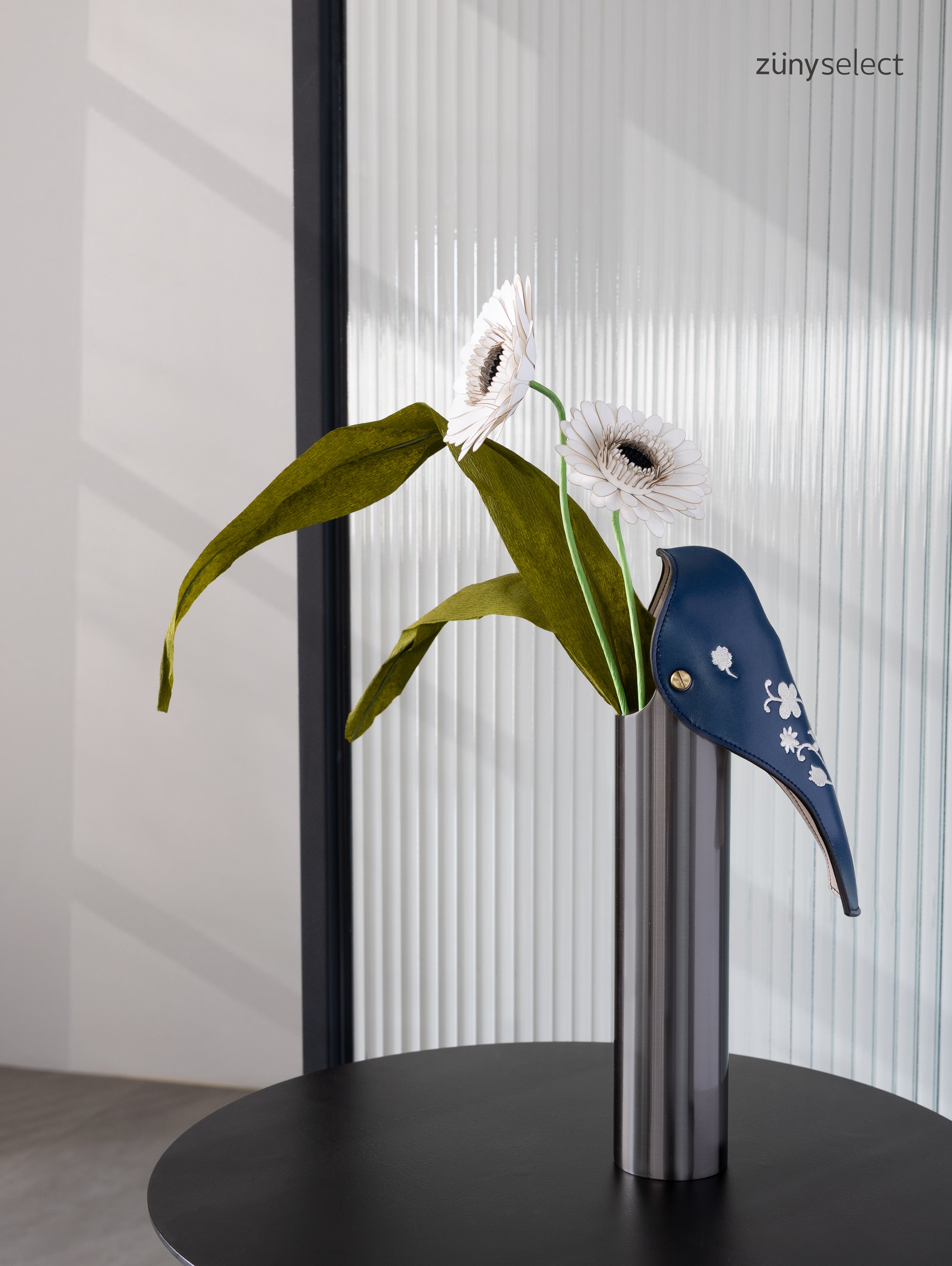 棲鳥花器 Perching Vase - Blue and White Porcelain 花器
