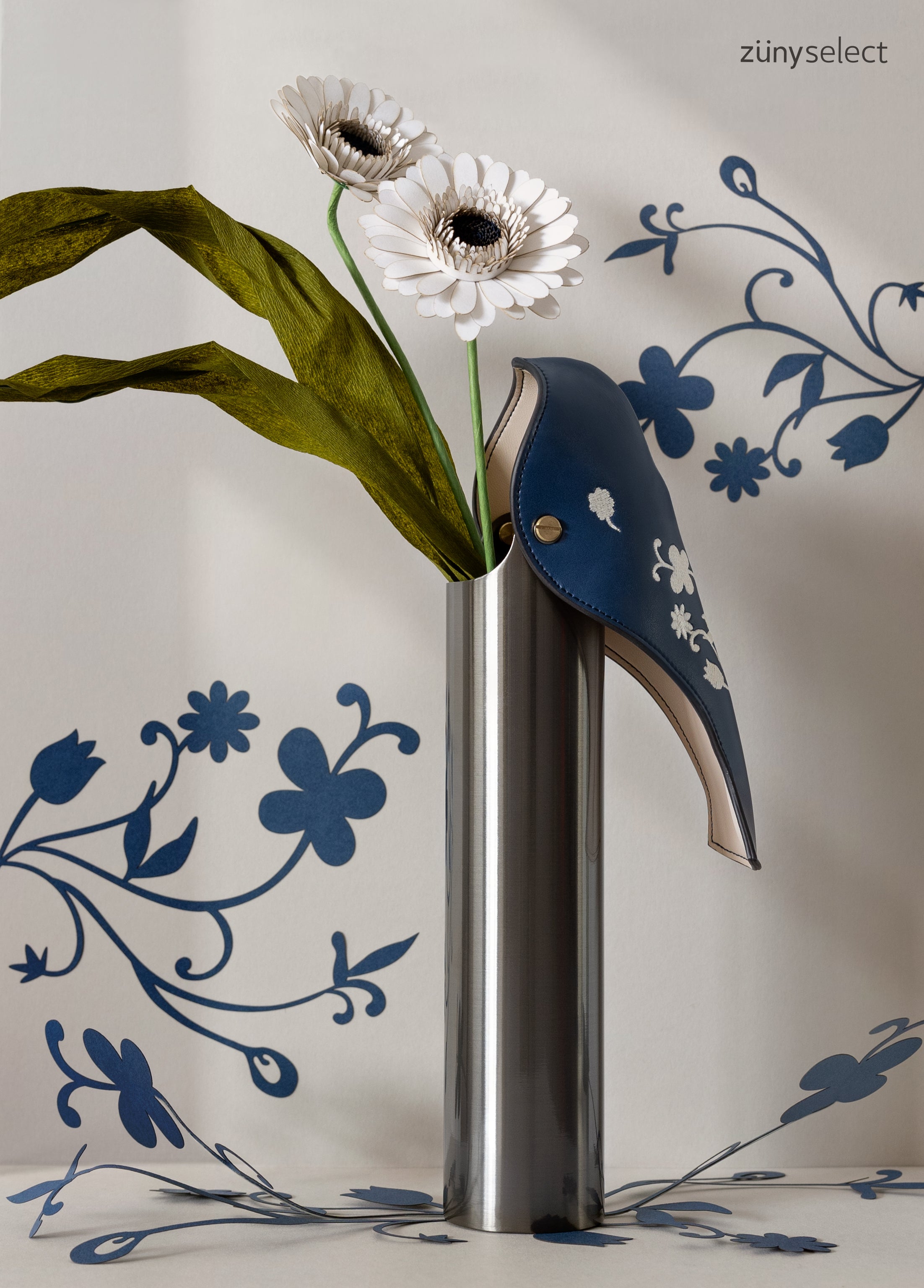 棲鳥花器 Perching Vase - Blue and White Porcelain 花器