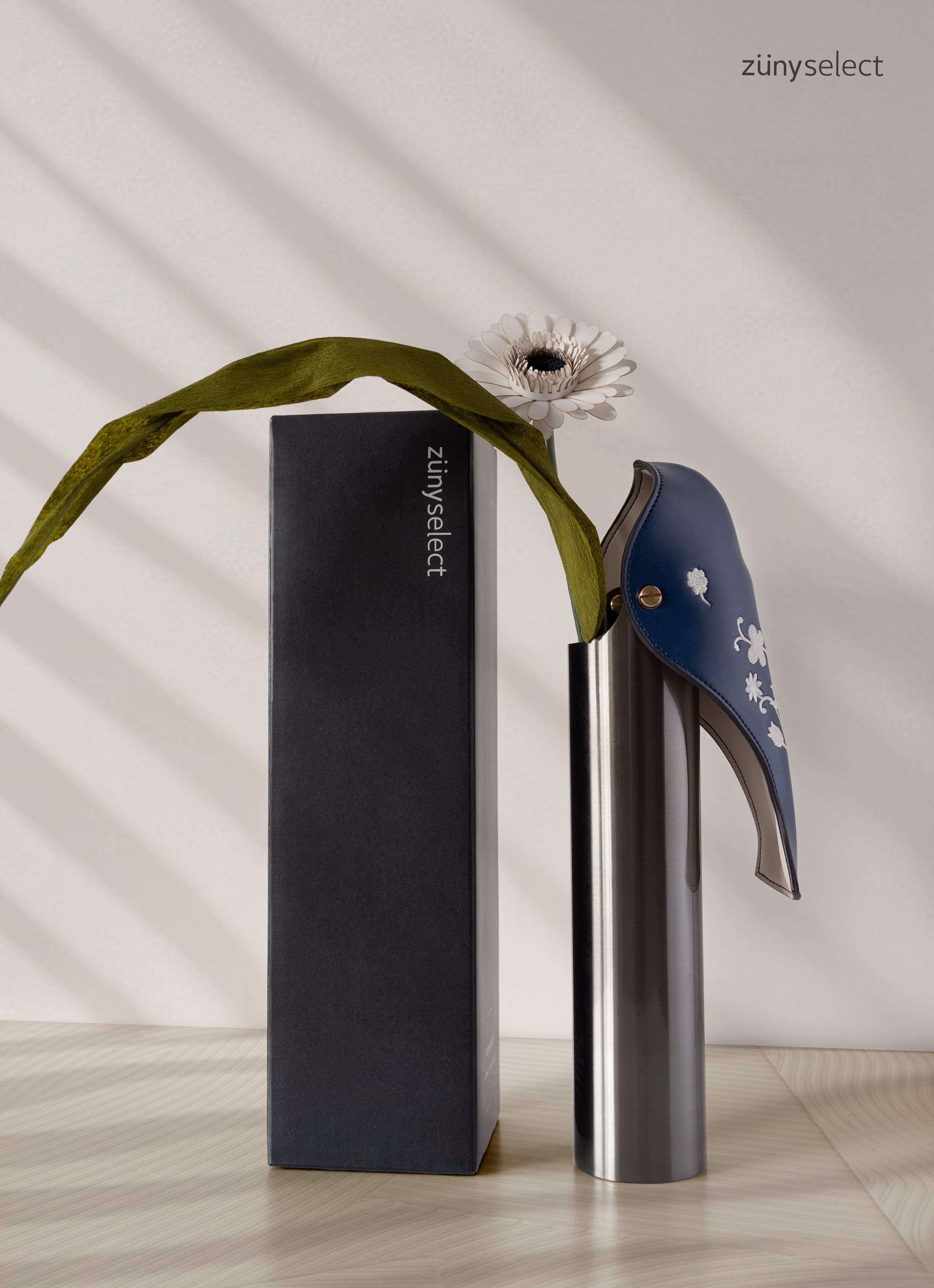 棲鳥花器 Perching Vase - Blue and White Porcelain 花器