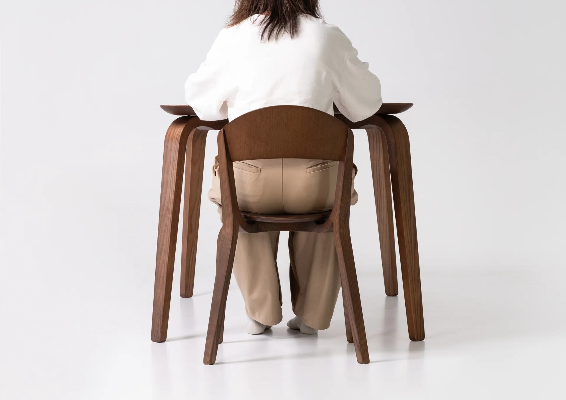 溪畔餐桌 Yy table