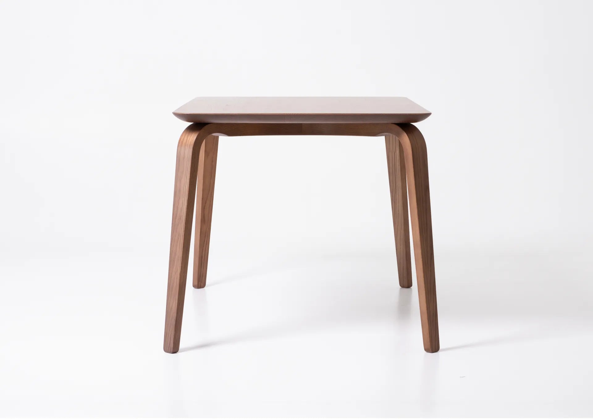 溪畔餐桌 Yy table